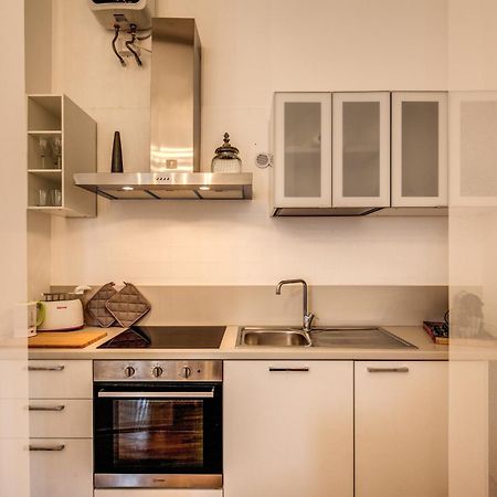 Elegant Apartment Behind The Colosseum โรม ภายนอก รูปภาพ