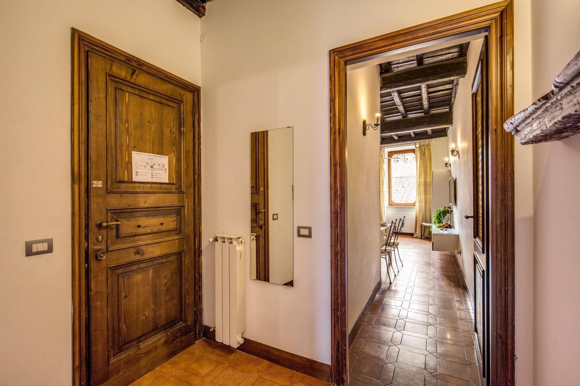 Elegant Apartment Behind The Colosseum โรม ภายนอก รูปภาพ