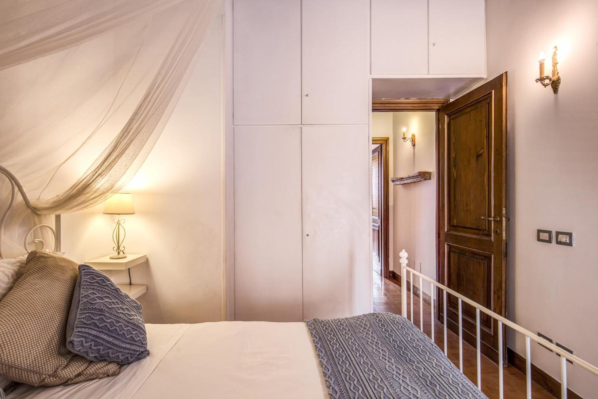 Elegant Apartment Behind The Colosseum โรม ภายนอก รูปภาพ