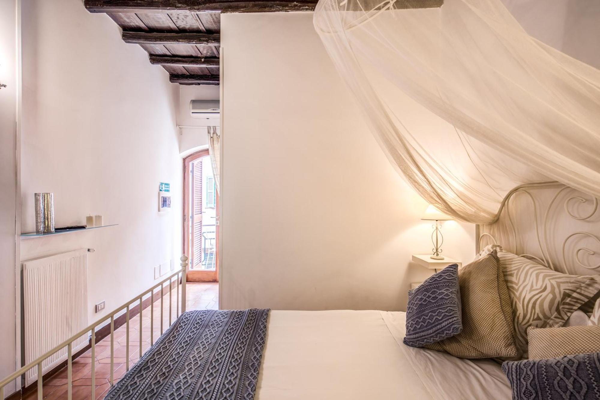 Elegant Apartment Behind The Colosseum โรม ภายนอก รูปภาพ