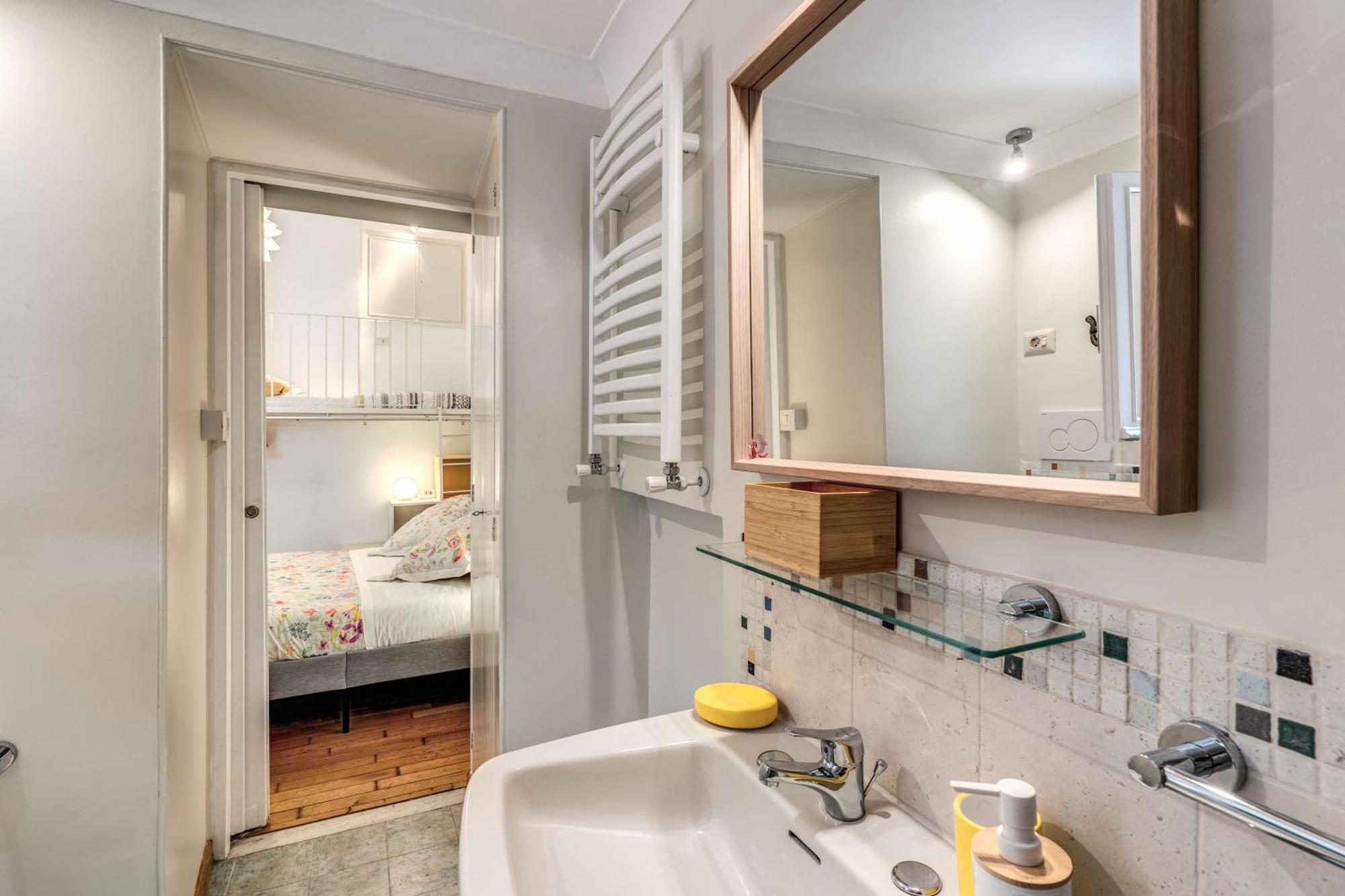 Elegant Apartment Behind The Colosseum โรม ภายนอก รูปภาพ
