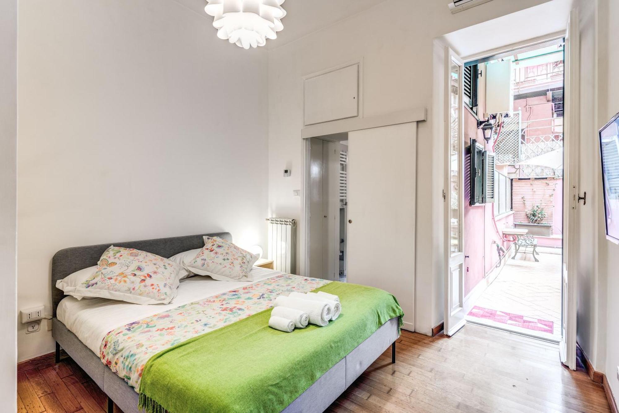 Elegant Apartment Behind The Colosseum โรม ภายนอก รูปภาพ