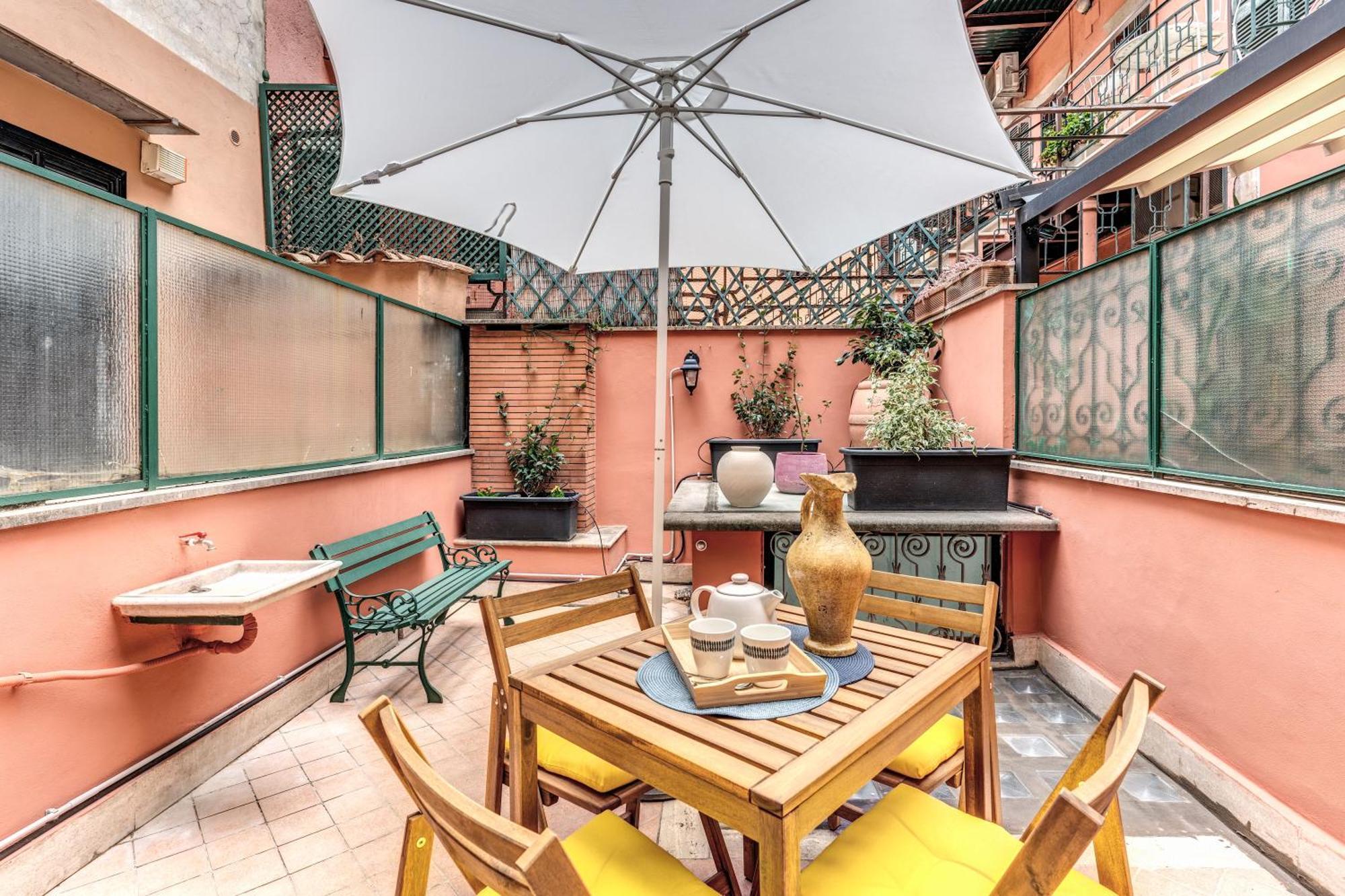 Elegant Apartment Behind The Colosseum โรม ภายนอก รูปภาพ