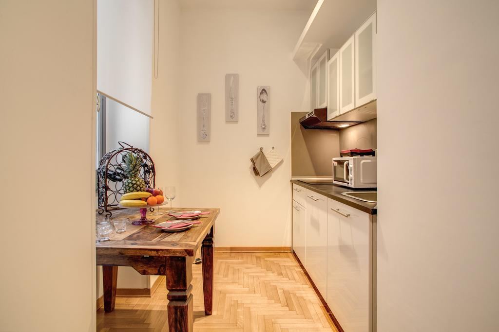 Elegant Apartment Behind The Colosseum โรม ภายนอก รูปภาพ