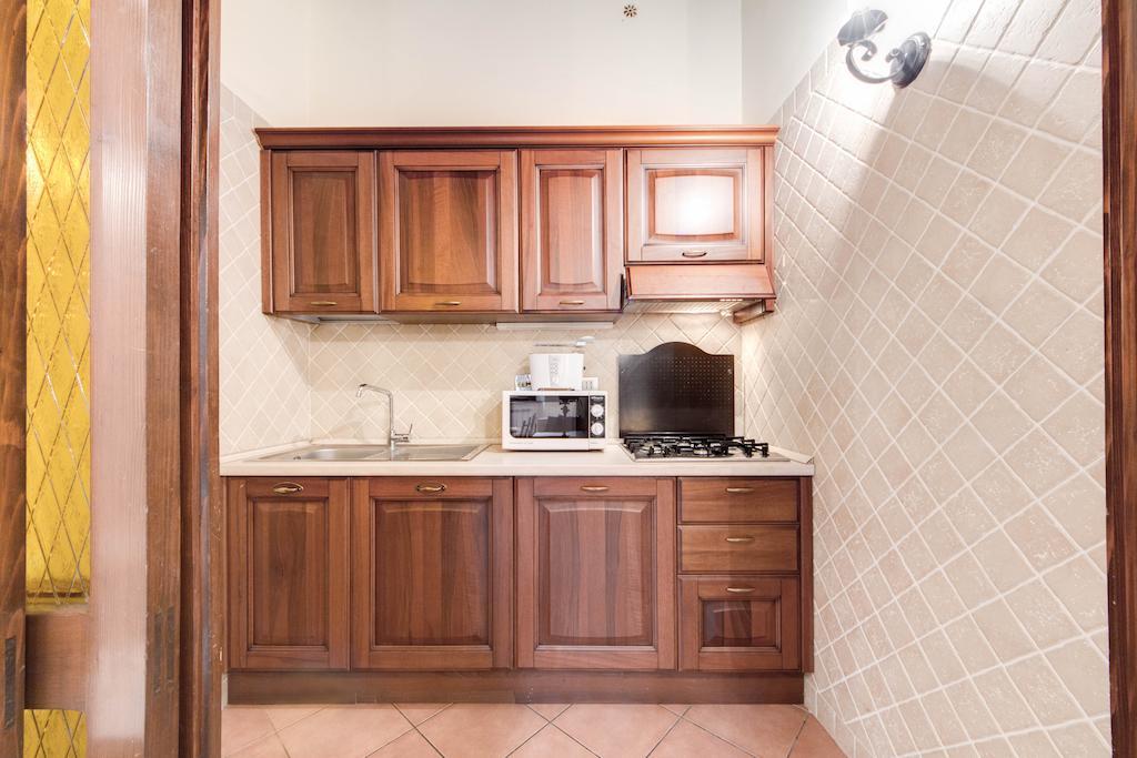 Elegant Apartment Behind The Colosseum โรม ภายนอก รูปภาพ