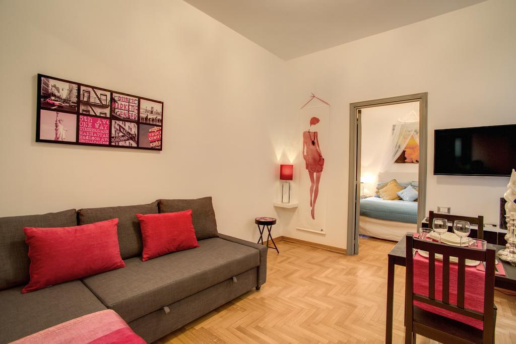 Elegant Apartment Behind The Colosseum โรม ภายนอก รูปภาพ