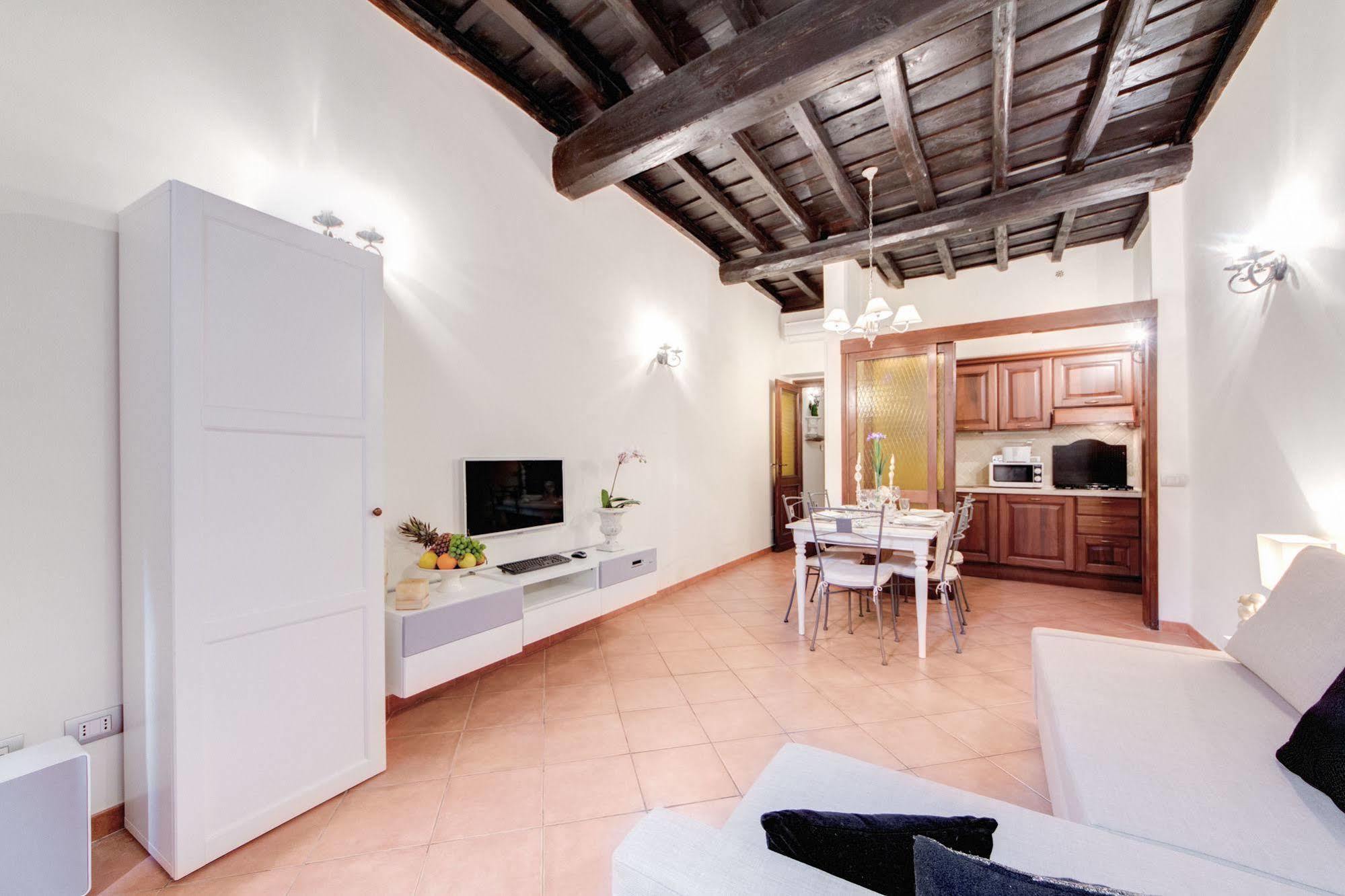 Elegant Apartment Behind The Colosseum โรม ภายนอก รูปภาพ