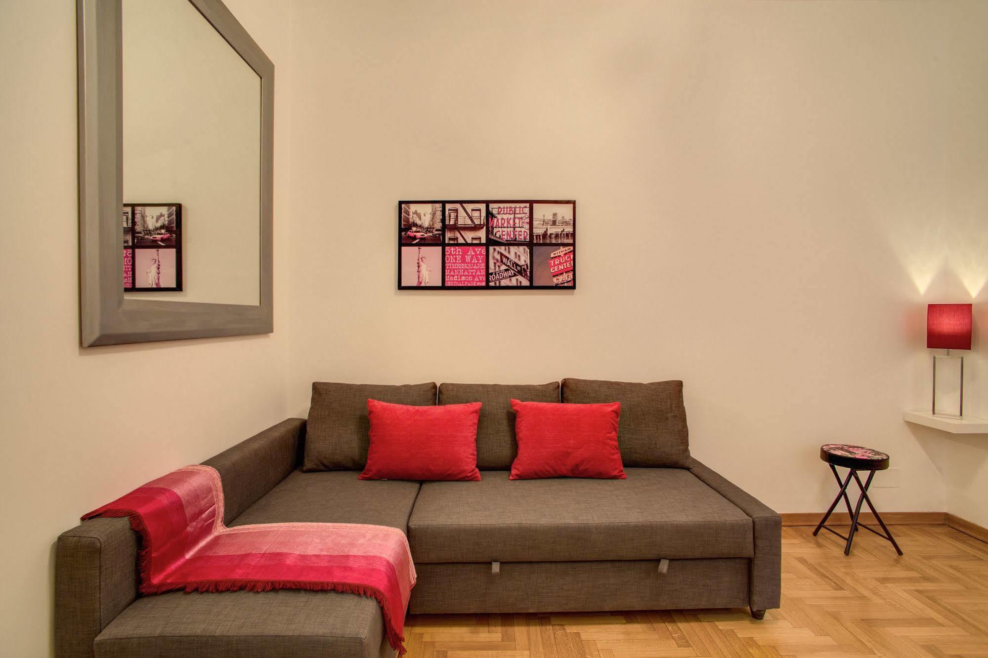Elegant Apartment Behind The Colosseum โรม ภายนอก รูปภาพ