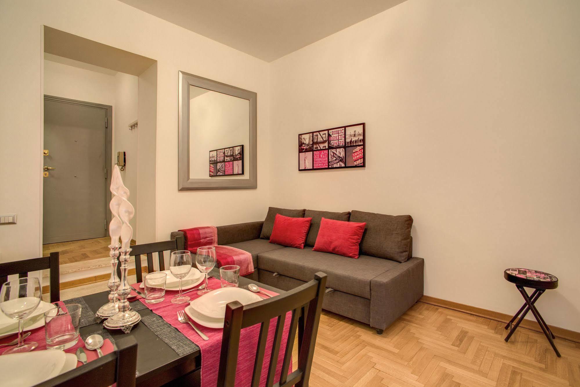 Elegant Apartment Behind The Colosseum โรม ภายนอก รูปภาพ