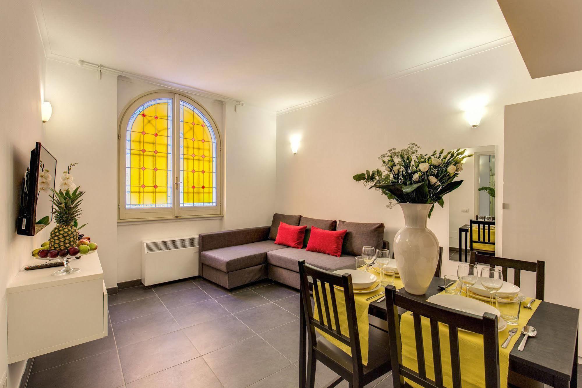 Elegant Apartment Behind The Colosseum โรม ภายนอก รูปภาพ