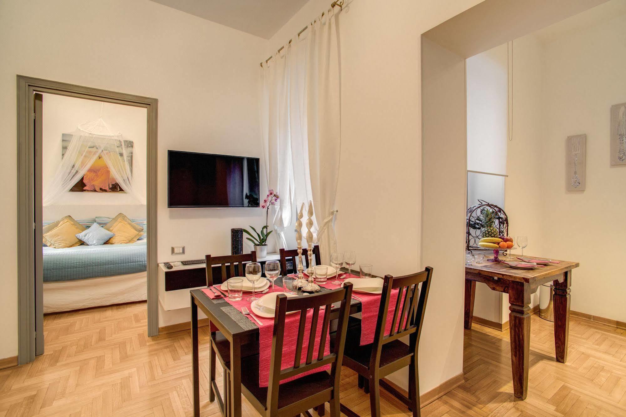 Elegant Apartment Behind The Colosseum โรม ภายนอก รูปภาพ