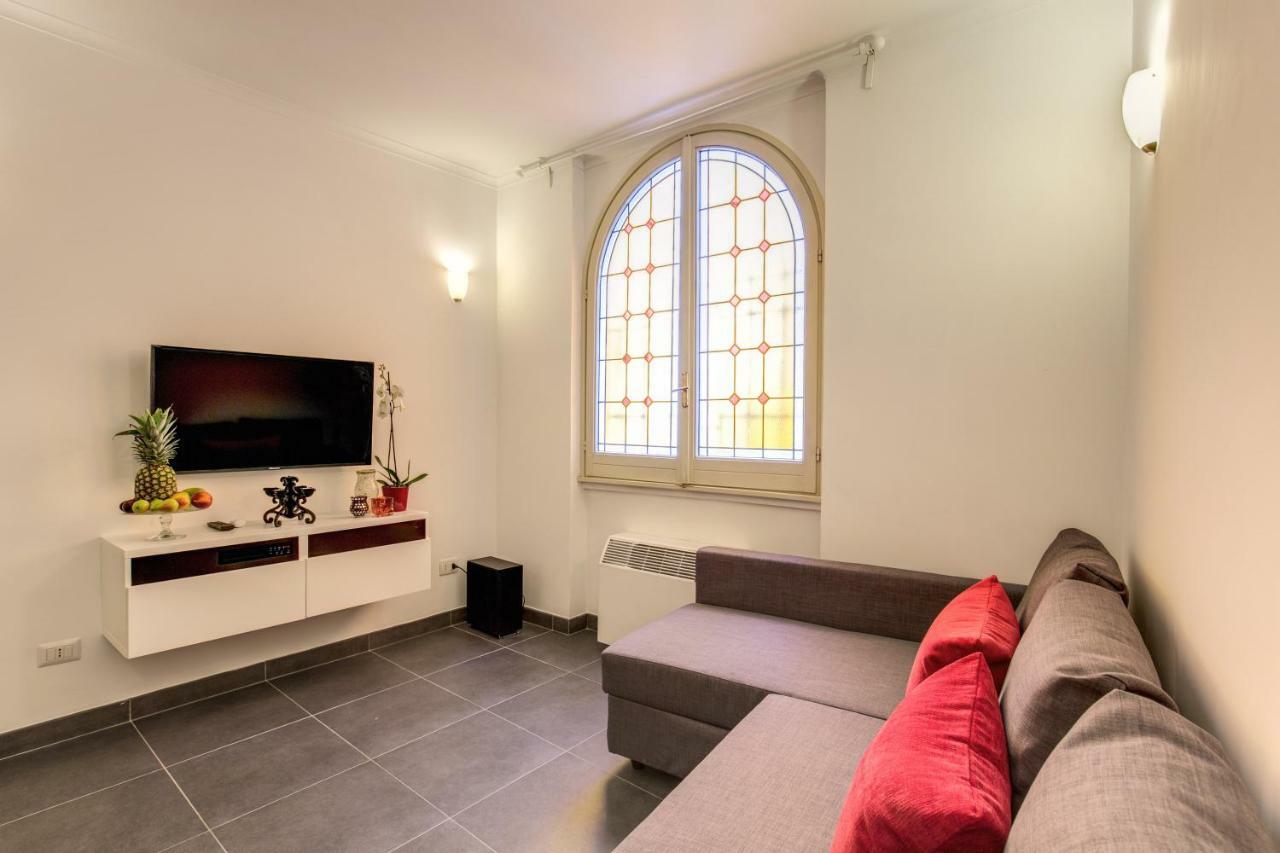 Elegant Apartment Behind The Colosseum โรม ภายนอก รูปภาพ