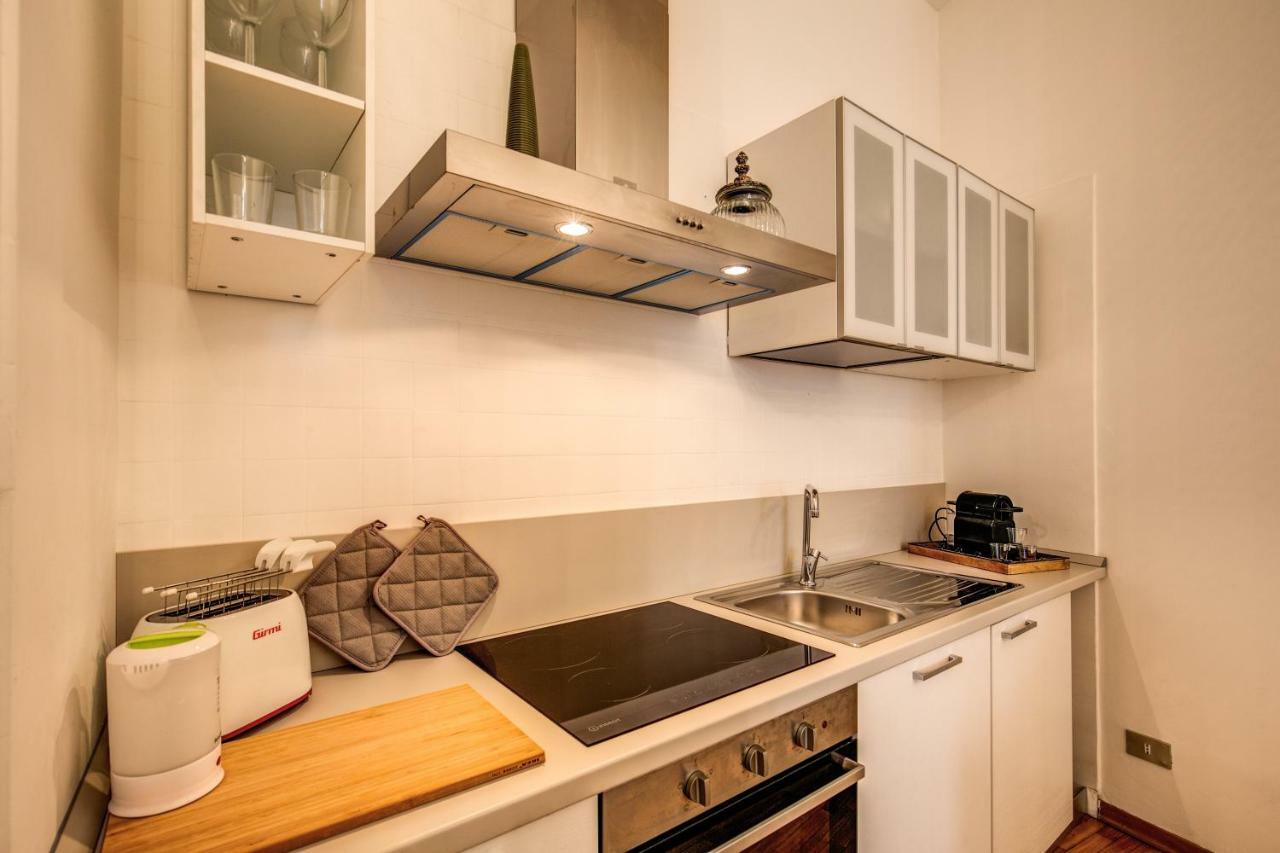 Elegant Apartment Behind The Colosseum โรม ภายนอก รูปภาพ