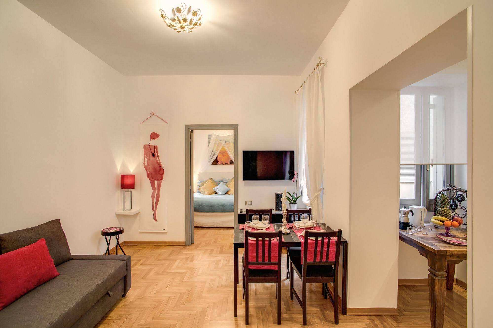 Elegant Apartment Behind The Colosseum โรม ภายนอก รูปภาพ